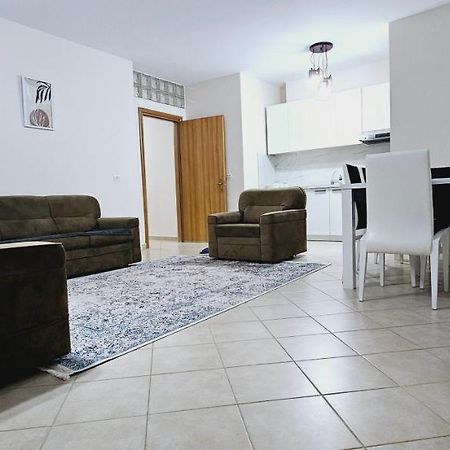 New Bazaar Side Bliss 2 Bed Room Apt With Free Garage Tirana Eksteriør billede