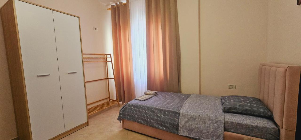 New Bazaar Side Bliss 2 Bed Room Apt With Free Garage Tirana Eksteriør billede