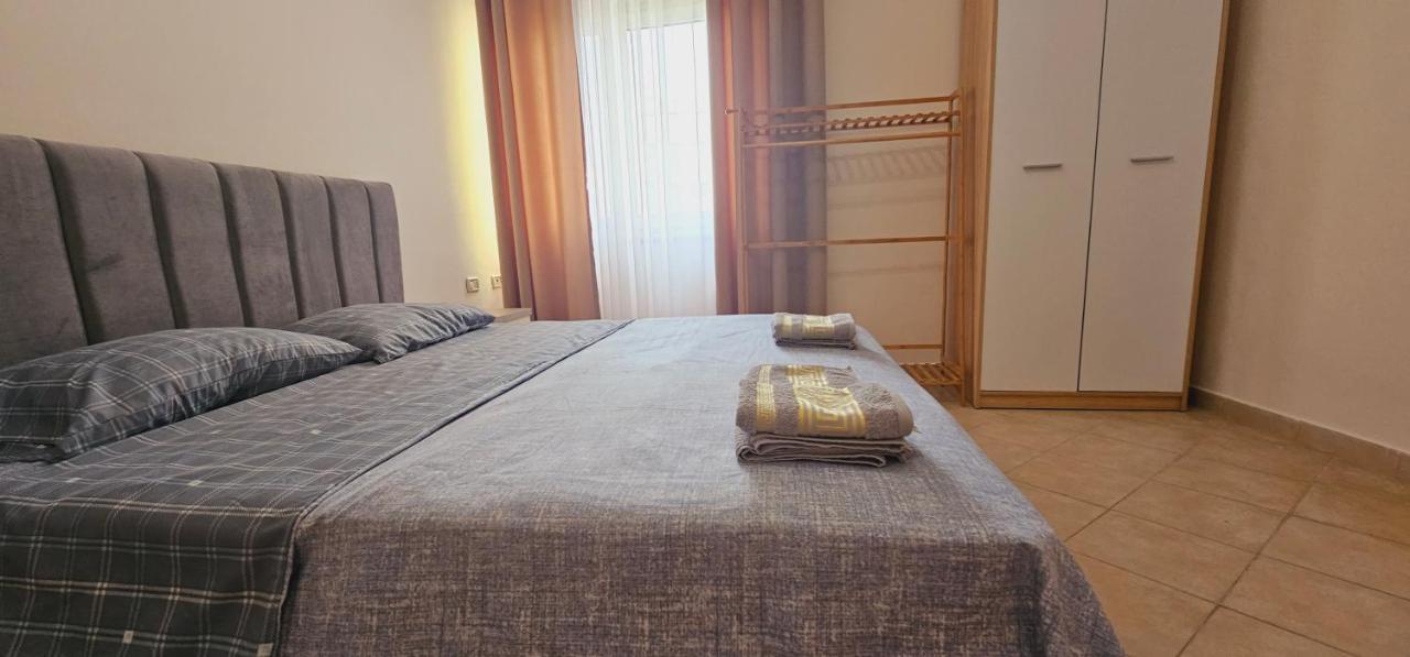 New Bazaar Side Bliss 2 Bed Room Apt With Free Garage Tirana Eksteriør billede