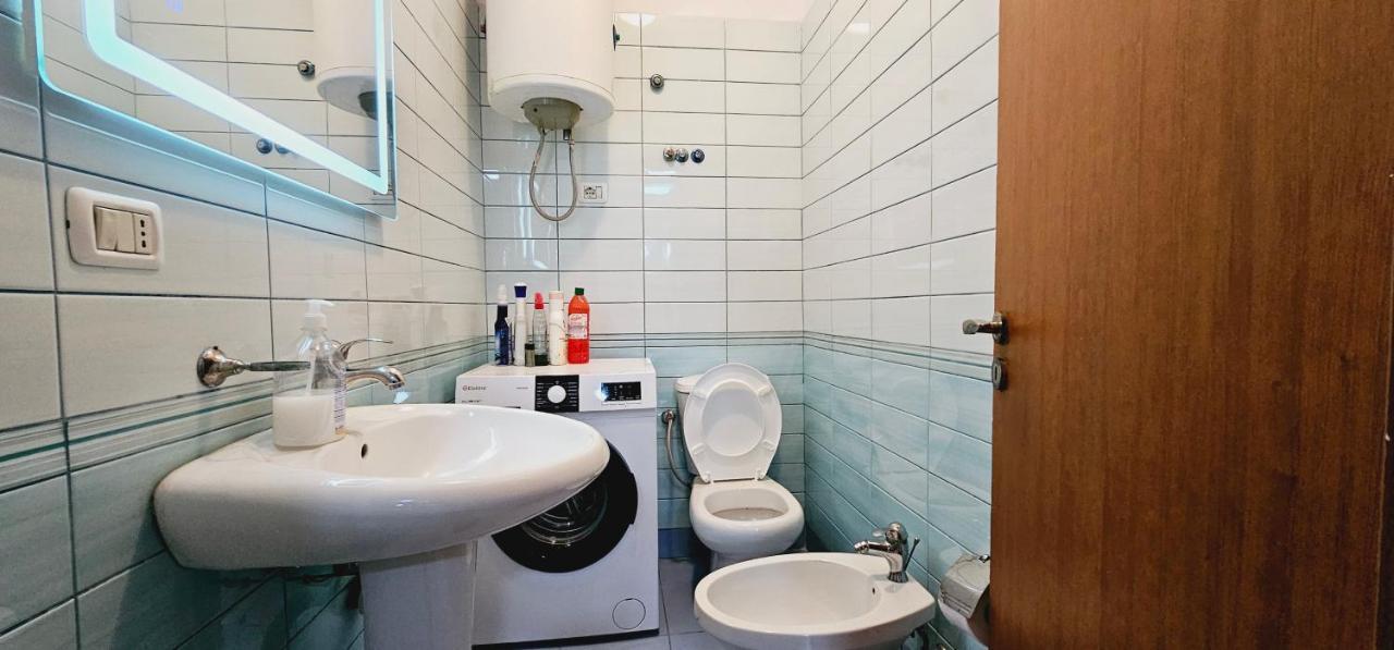 New Bazaar Side Bliss 2 Bed Room Apt With Free Garage Tirana Eksteriør billede