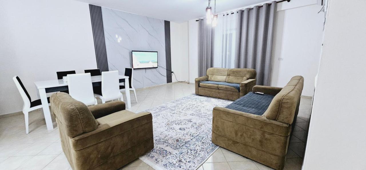 New Bazaar Side Bliss 2 Bed Room Apt With Free Garage Tirana Eksteriør billede